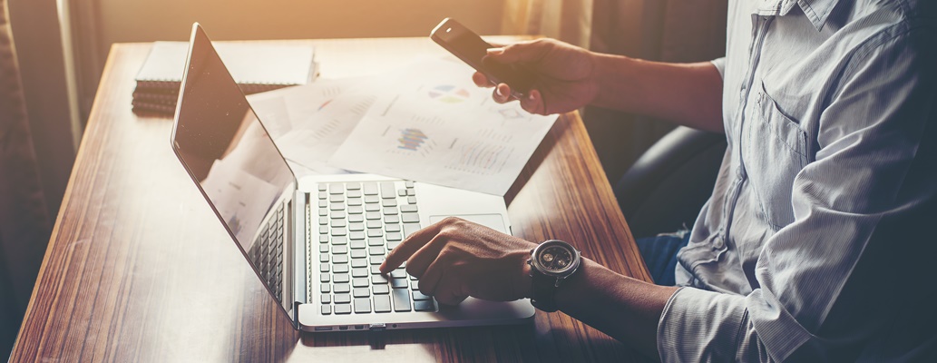 Como o trabalho híbrido está revolucionando o escritório físico?